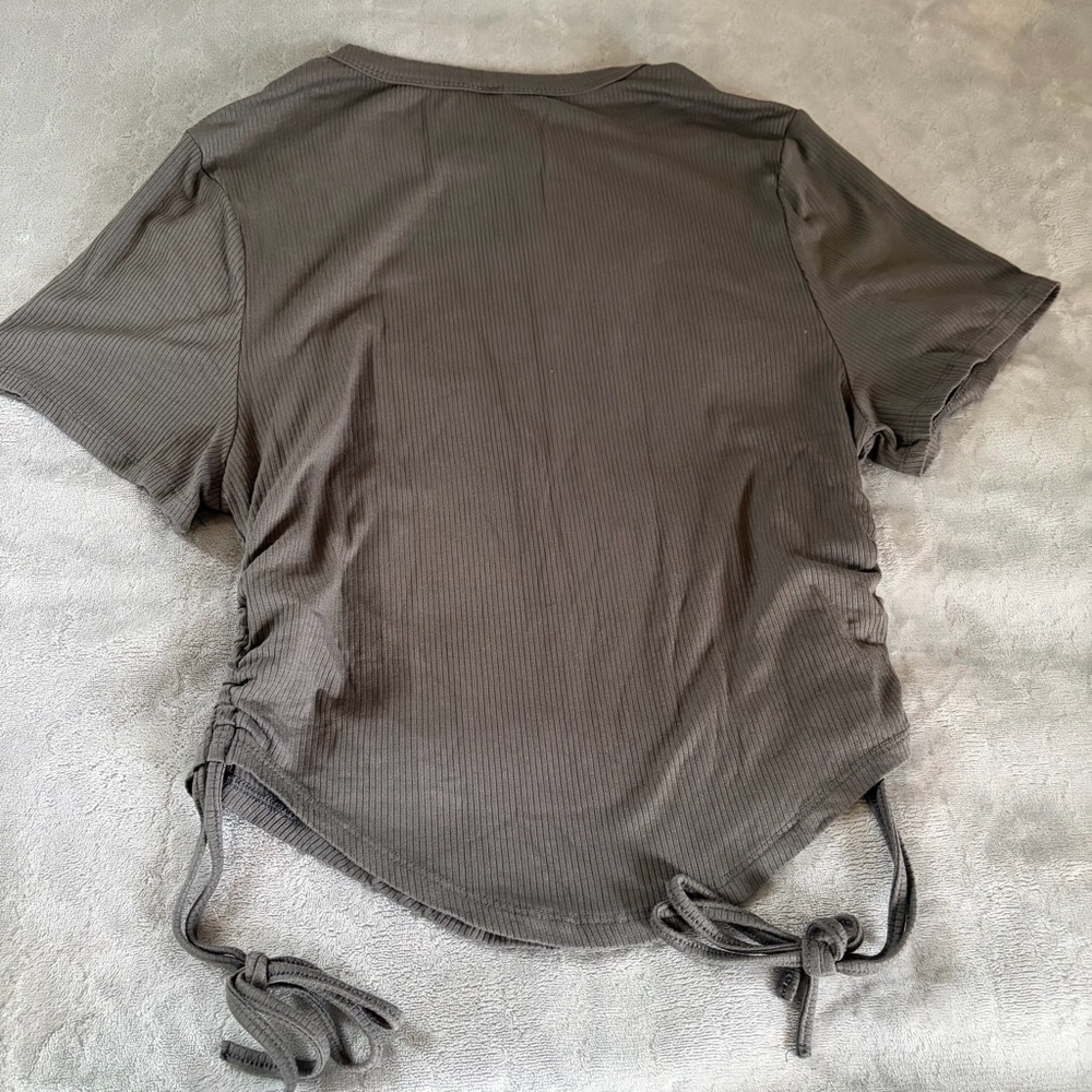 SHEIN Gray Ribbed Tee - Picture 6 of 6